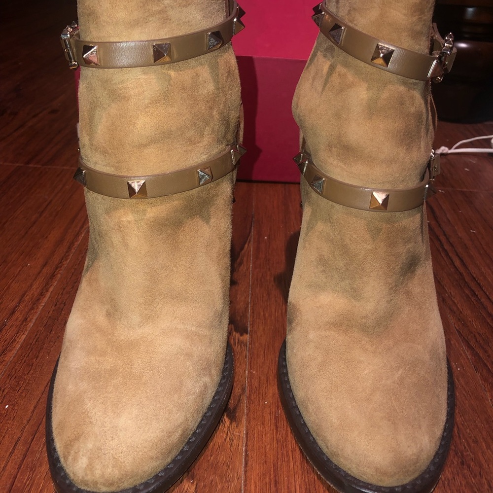 Valentino Garavani Rockstud Booties size 39 Tan - Picture 7 of 8